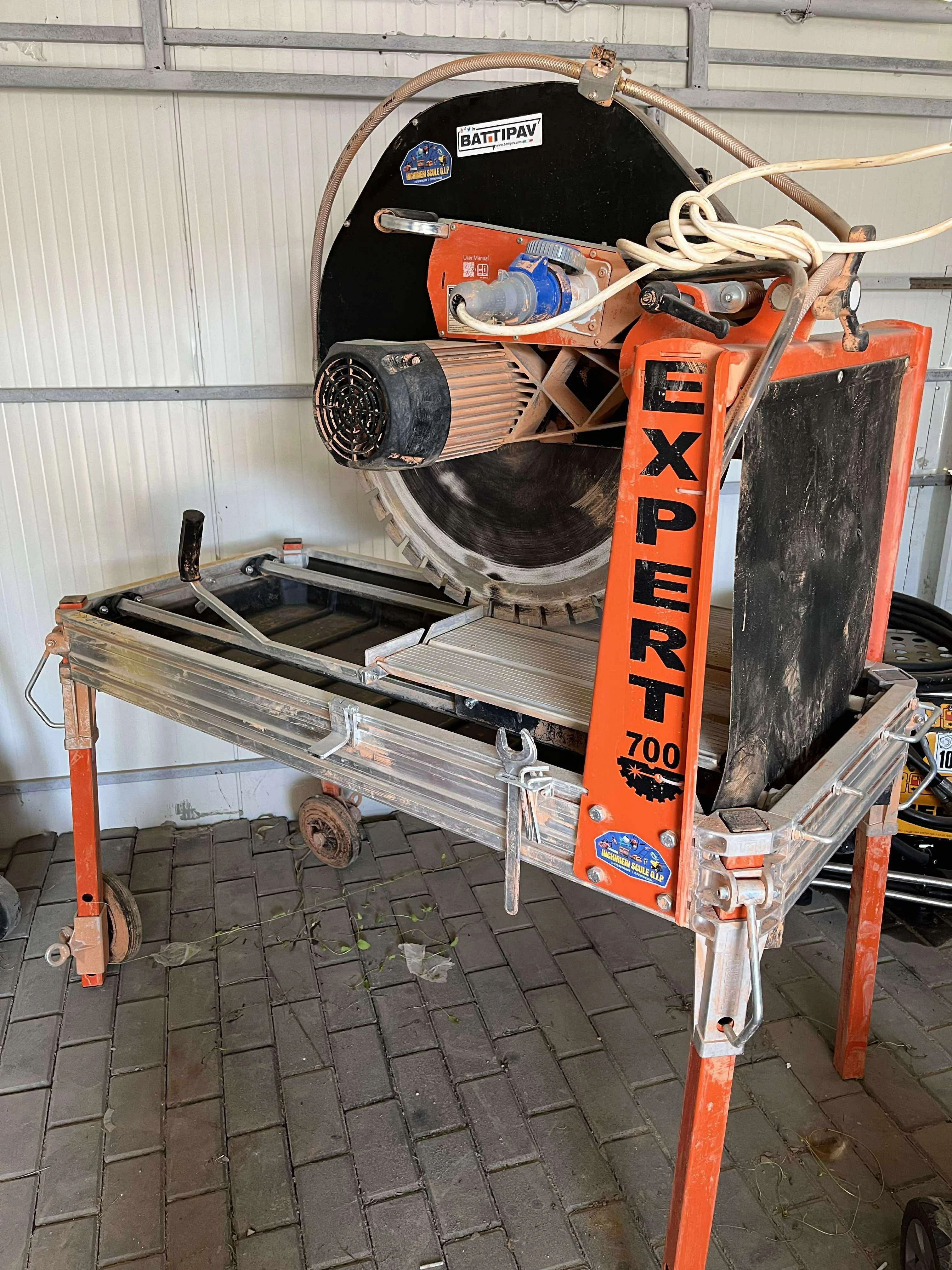 Mașină de tăiat cărămidă BCA Expert700 de închiriat Mașină de tăiat cărămidă BCA Expert700 de închiriat